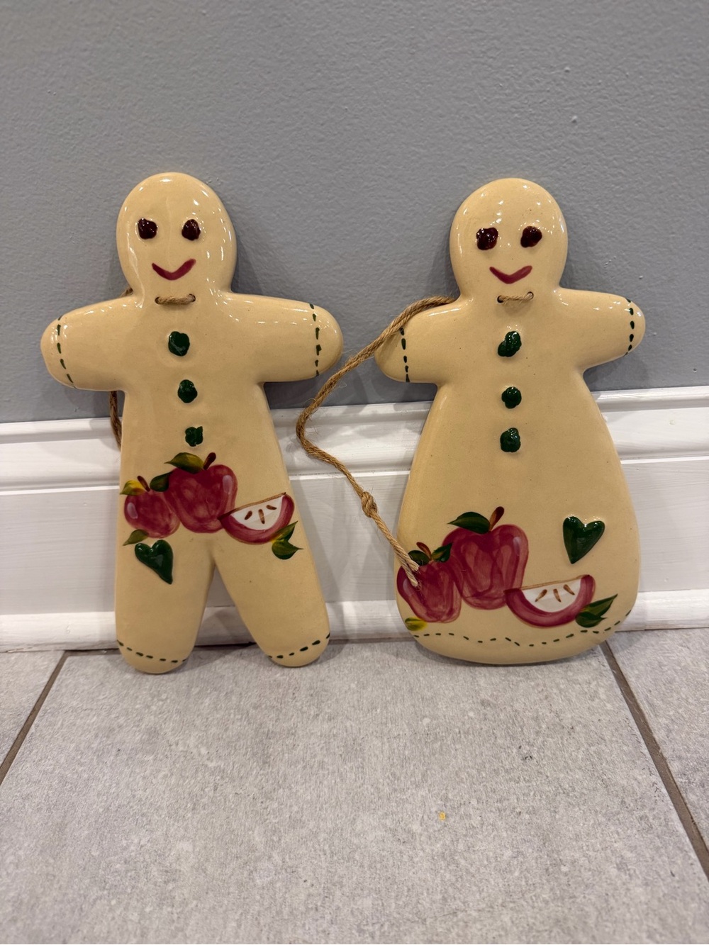 Hand-Painted Cream Apple Gingerbread Wall Ornaments - Set of 2